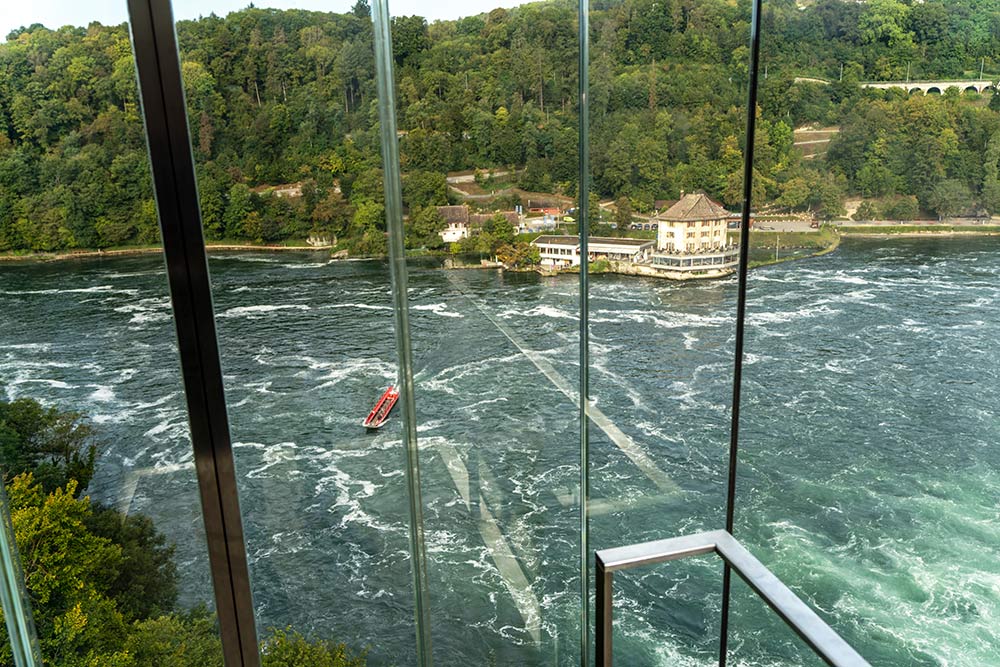 Im Fahrstuhl zum Wasserfall